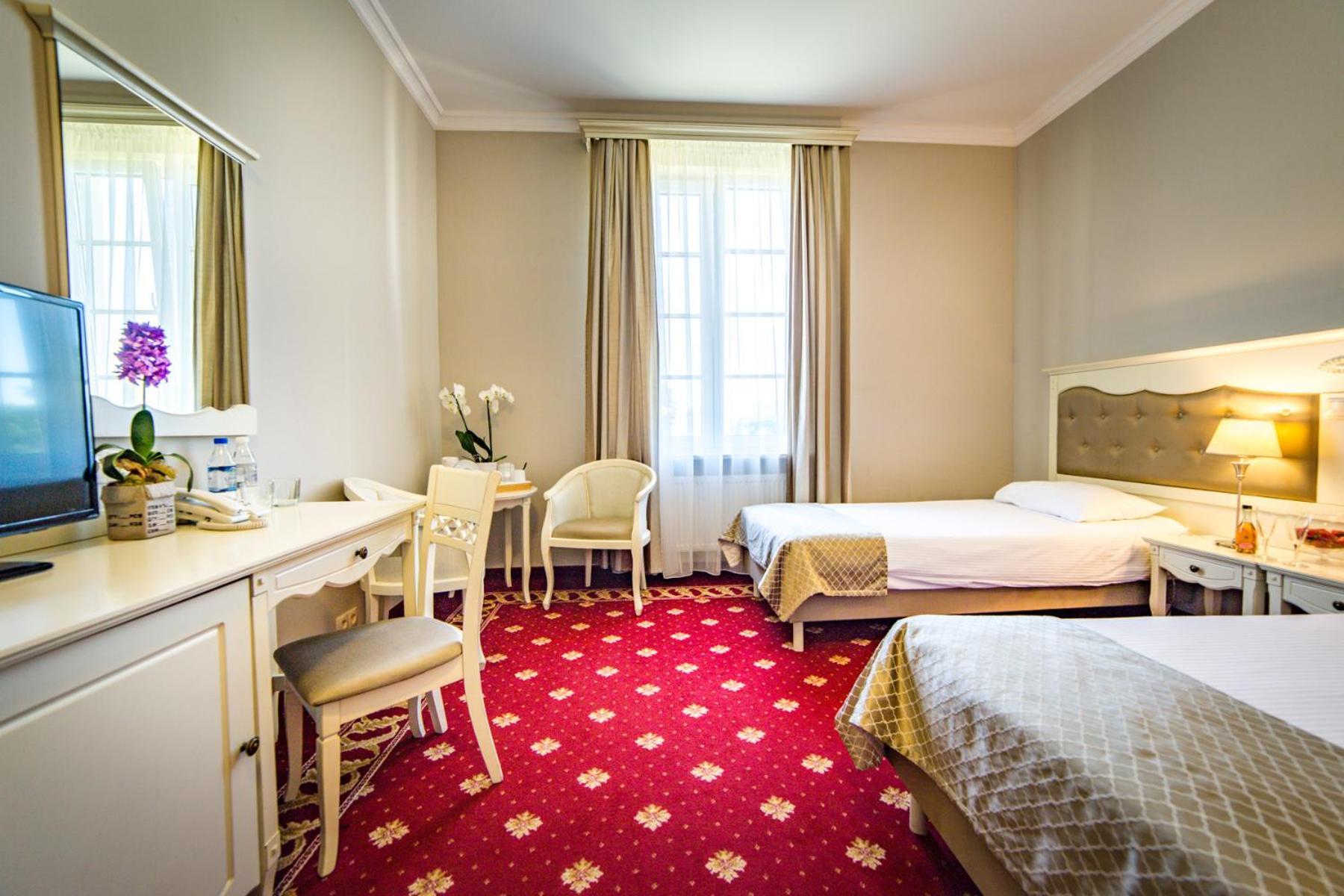 Hotel Sobienie Krolewskie Sobienie Szlacheckie Ngoại thất bức ảnh