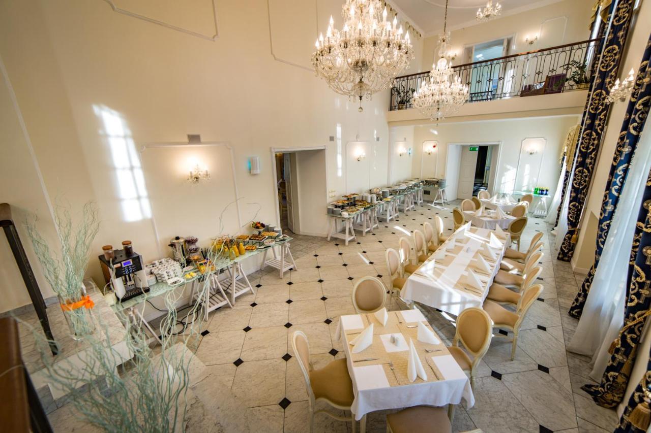 Hotel Sobienie Krolewskie Sobienie Szlacheckie Ngoại thất bức ảnh