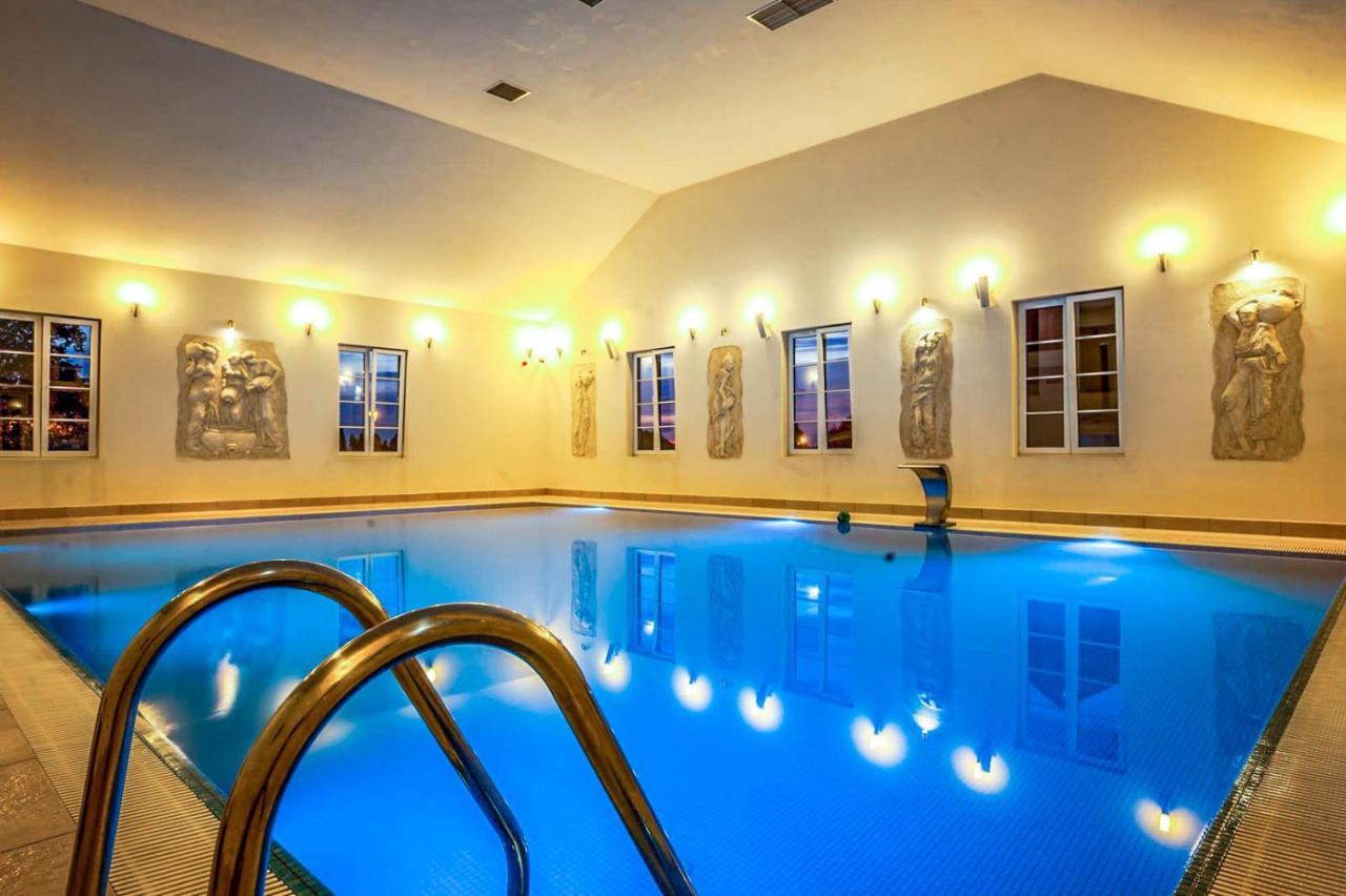 Hotel Sobienie Krolewskie Sobienie Szlacheckie Ngoại thất bức ảnh