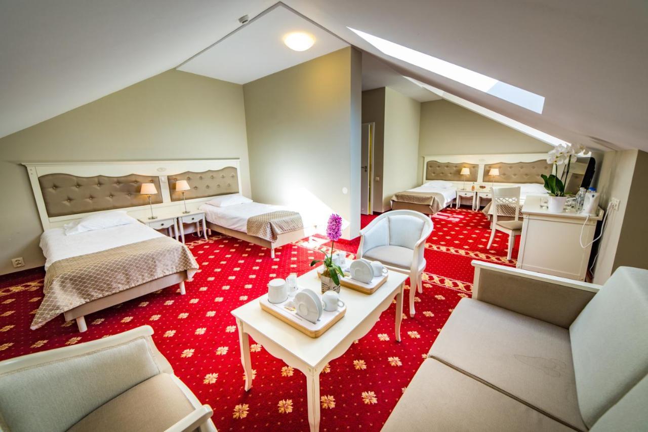Hotel Sobienie Krolewskie Sobienie Szlacheckie Ngoại thất bức ảnh