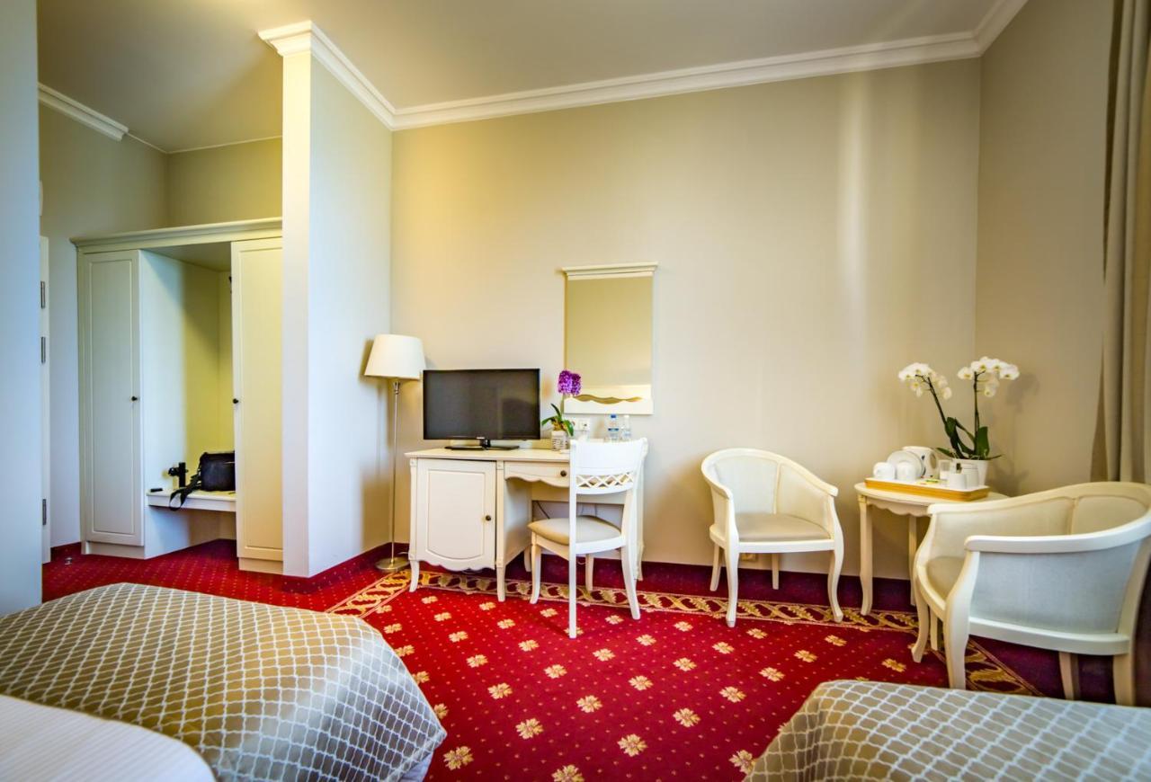 Hotel Sobienie Krolewskie Sobienie Szlacheckie Ngoại thất bức ảnh