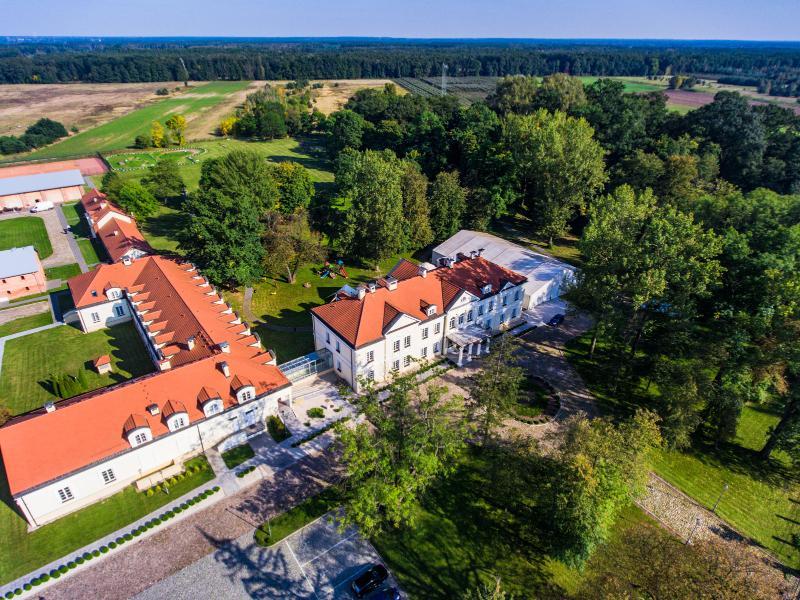 Hotel Sobienie Krolewskie Sobienie Szlacheckie Ngoại thất bức ảnh