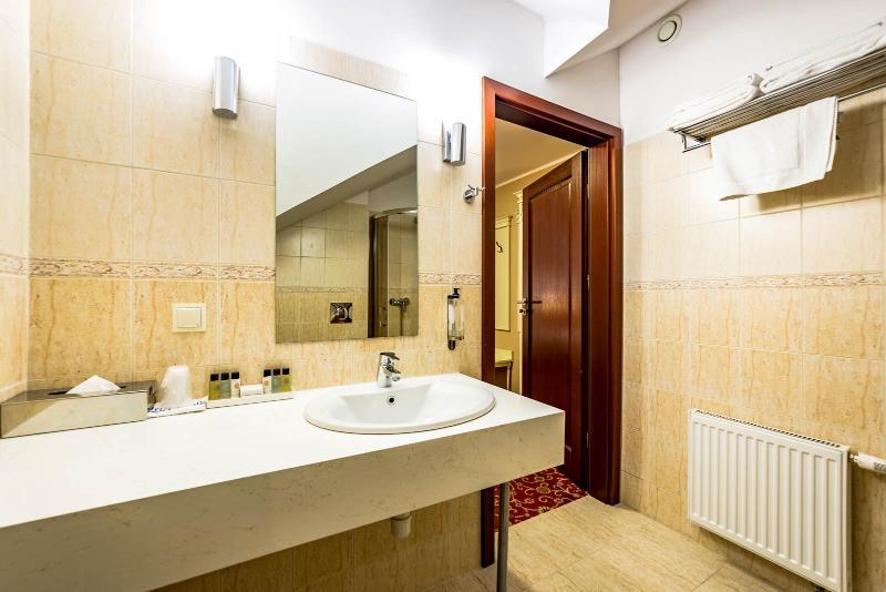 Hotel Sobienie Krolewskie Sobienie Szlacheckie Ngoại thất bức ảnh